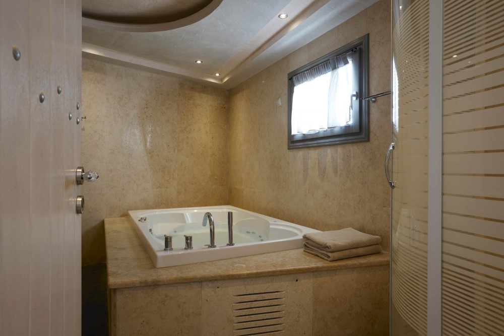 petit maison bathroom
