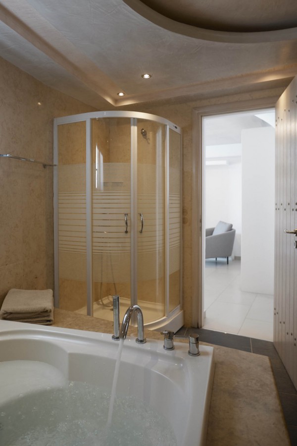 petit maison bathroom
