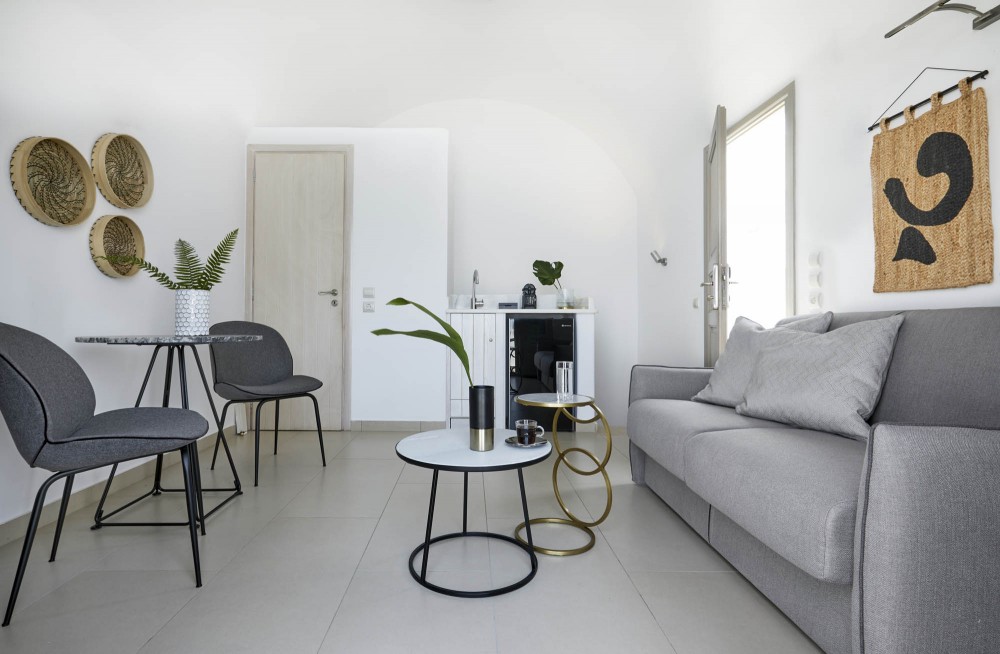 petit maison living room