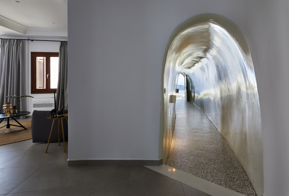 deluxe suite corridor