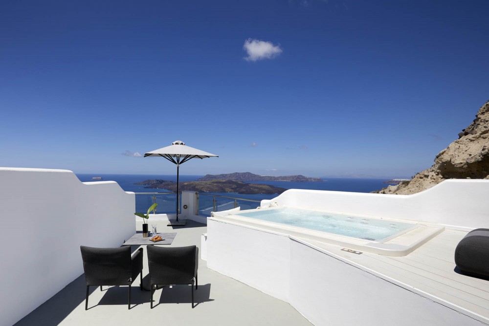 honeymoon suite jacuzzi