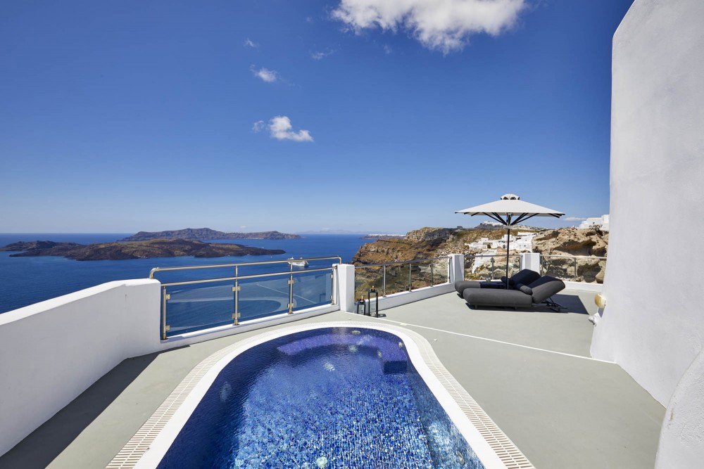 honeymoon suite swimming pool