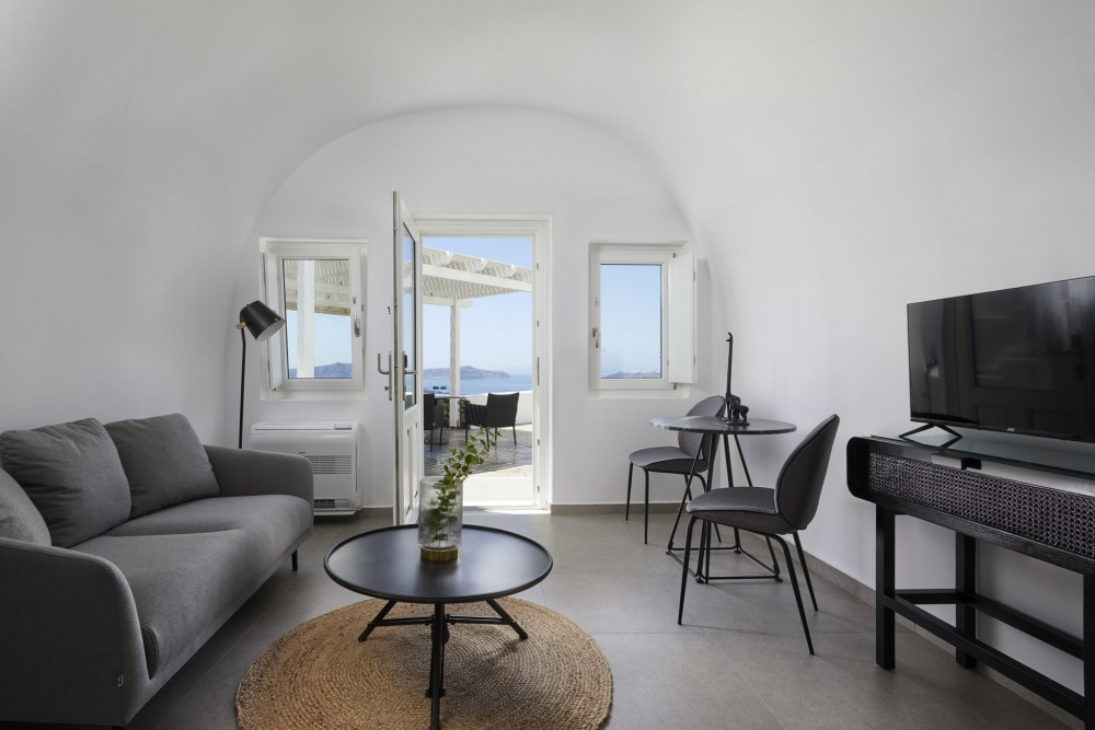 petit suite living room